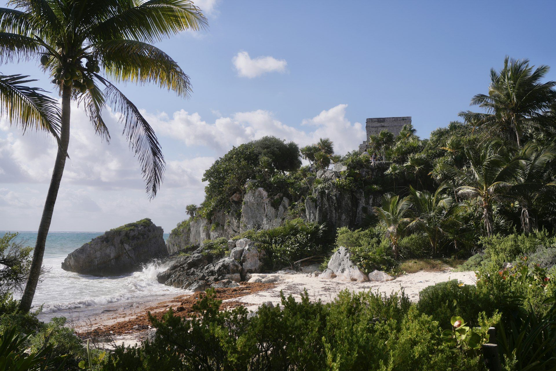 Ruinas de Tulum con vista al mar Caribe