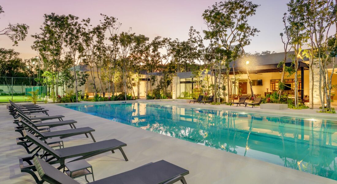 alberca-valenia-residencial-atardecer