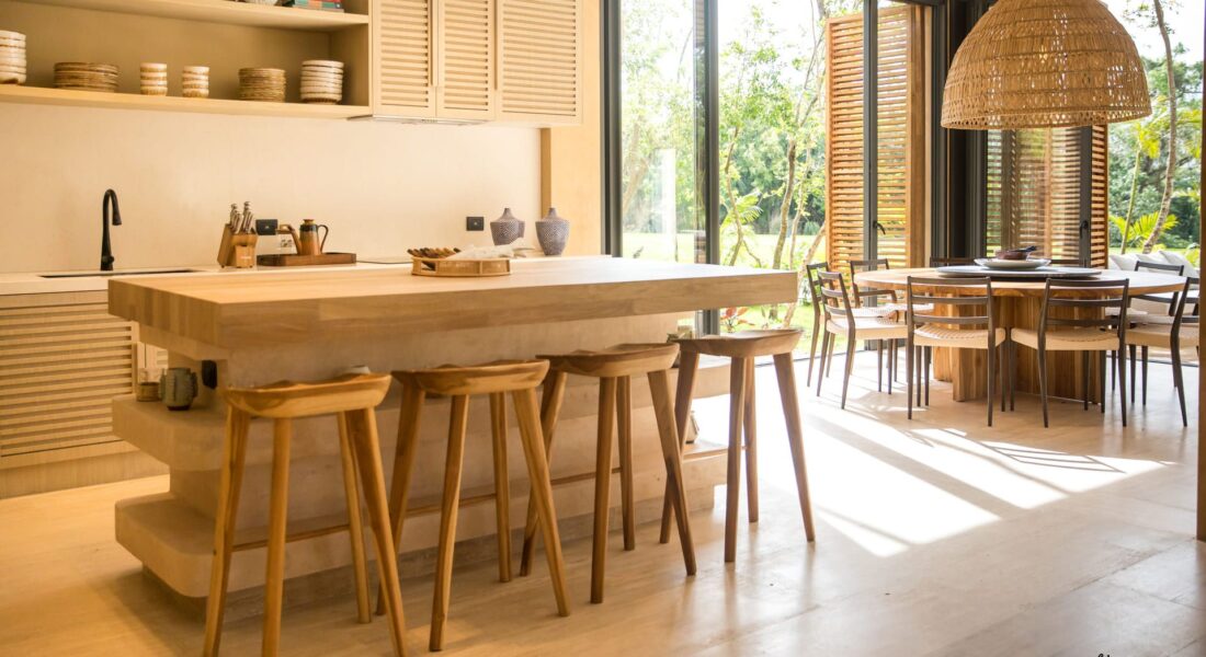 cocina y barra de cocina