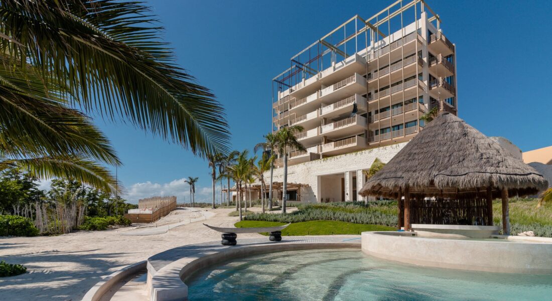 costa-residences-edificio-con-alberca