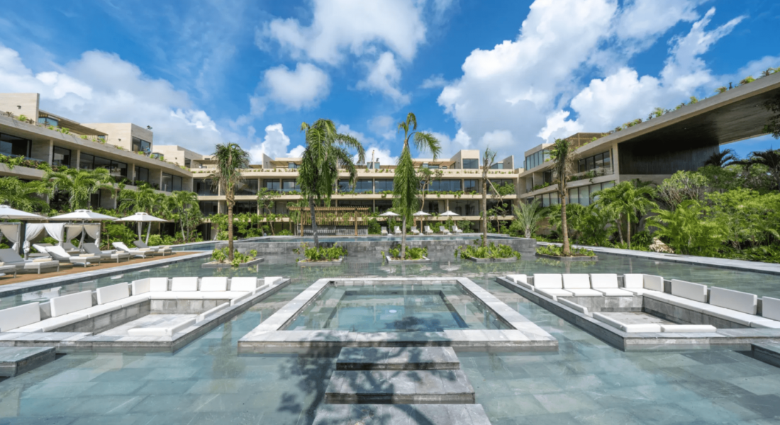 jacuzzi-y-lounge-area-mistiq
